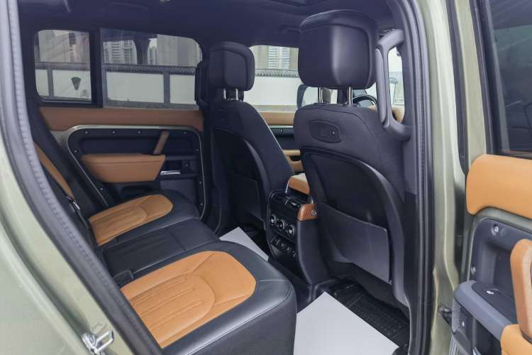 Used Land Rover Defender 2021 110 P400 X Interior 4
