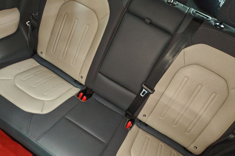 Used Land Rover Defender 2021 90 P400 X-DYNAMIC S Left Rear Seat