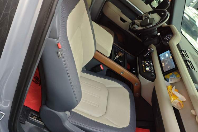 Used Land Rover Defender 2021 90 P400 X-DYNAMIC S Right Front Seat