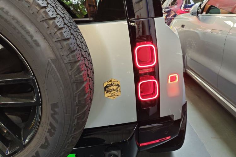 Used Land Rover Defender 2021 90 P400 X-DYNAMIC S Right Rear Taillight