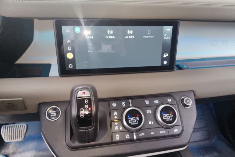Used Land Rover Defender 2021 90 P400 Classic Reproduction Edition Audio And AC Panel