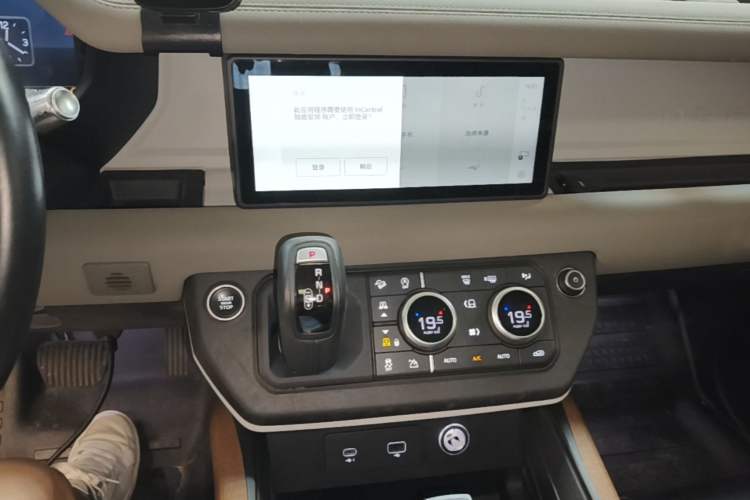 Used Land Rover Defender 2021 90 P400 X-DYNAMIC S Audio And AC Panel