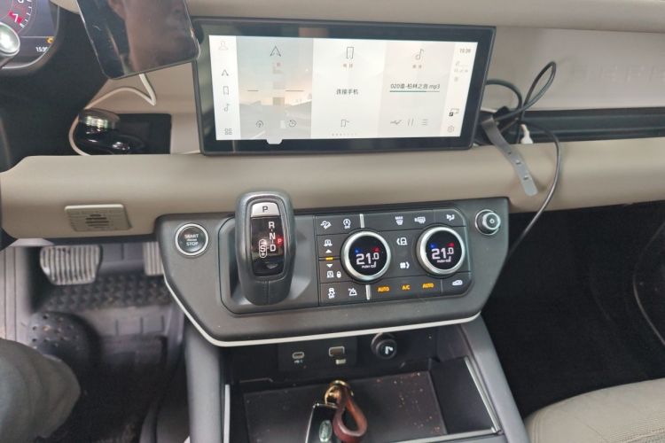 Used Land Rover Defender 2021 90 P400 Classic Reproduction Edition Audio And AC Panel