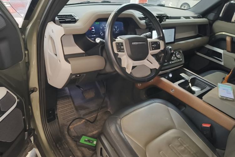 Used Land Rover Defender 2021 90 P400 X-DYNAMIC S Center Console