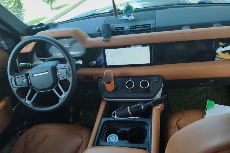 Used Land Rover Defender  Center Console