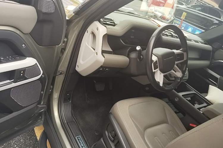 Used Land Rover Defender 2021 90 P400 Classic Reproduction Edition Driver Seat