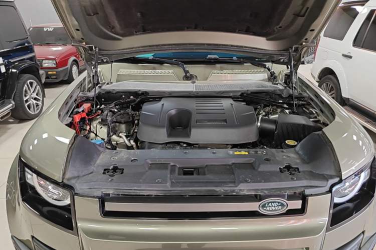 Used Land Rover Defender 2021 90 P400 X-DYNAMIC S Engine Bay