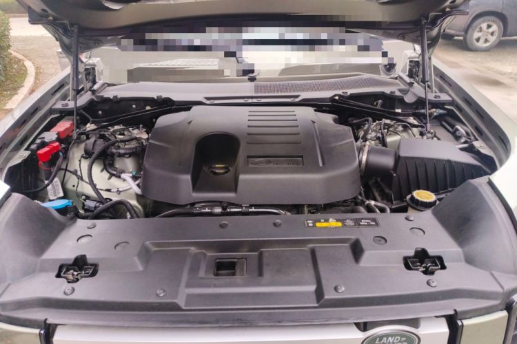 Used Land Rover Defender 2021 90 P400 Classic Reproduction Edition Engine Bay