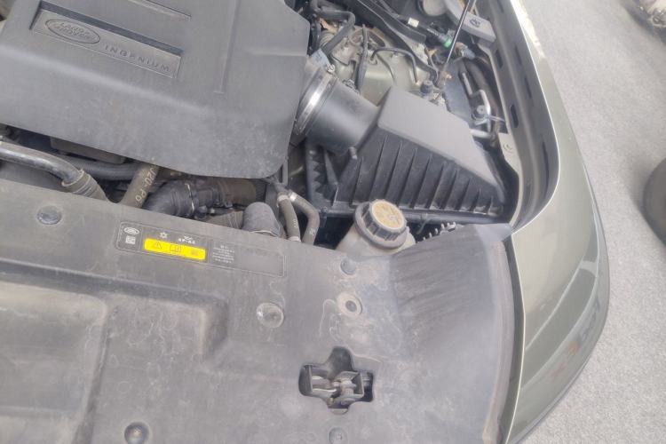 Used Land Rover Defender 2021 110 P400 X-DYNAMIC HSE Engine Bay Left