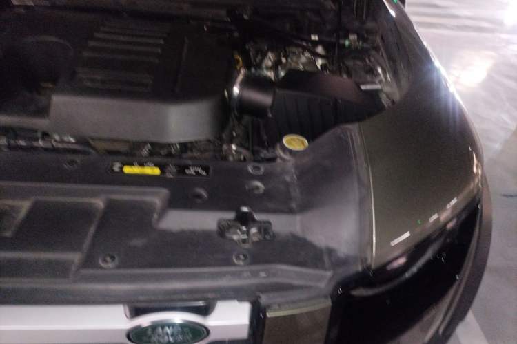 Used Land Rover Defender 2021 90 P400 Classic Reproduction Edition Engine Bay Left