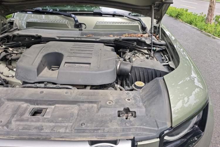 Used Land Rover Defender 2021 90 P400 Classic Reproduction Edition Engine Bay Left