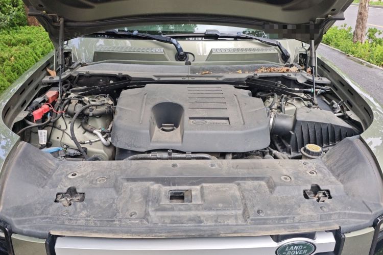 Used Land Rover Defender 2021 90 P400 Classic Reproduction Edition Engine Bay