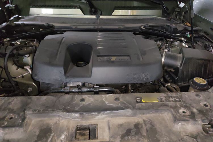 Used Land Rover Defender 2021 90 P400 Classic Reproduction Edition Engine Bay