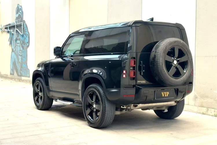 Used Land Rover Defender 2021 90 P400 Classic Reproduction Edition Exterior 2
