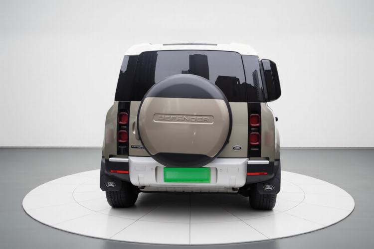 Used Land Rover Defender 2021 90 P400 Classic Reproduction Edition Exterior 4