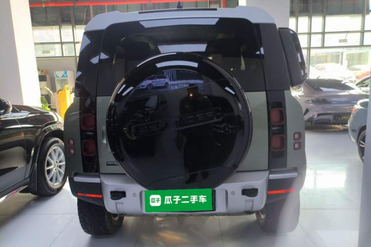 Used Land Rover Defender 2021 90 P400 Classic Reproduction Edition Exterior 4