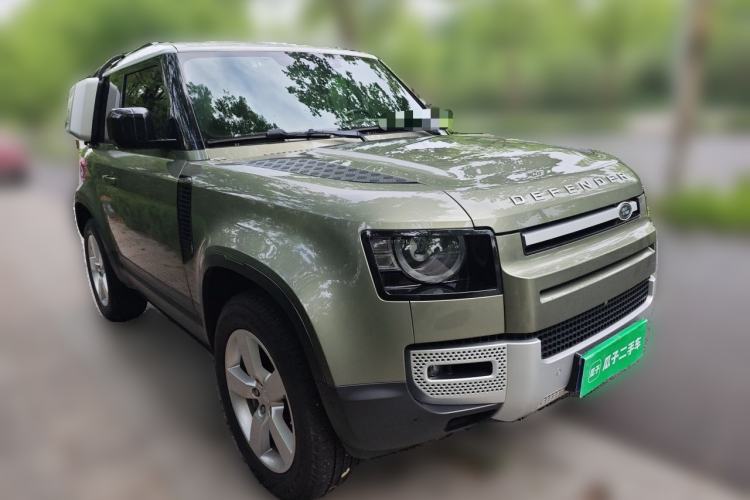 Used Land Rover Defender 2021 90 P400 Classic Reproduction Edition Front Right 45 Deg