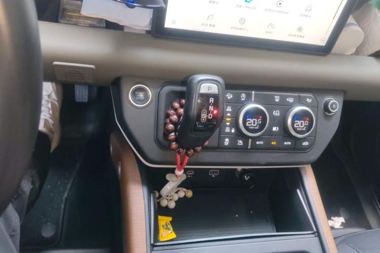 Used Land Rover Defender 2021 110 P400 X-DYNAMIC HSE Gear Lever