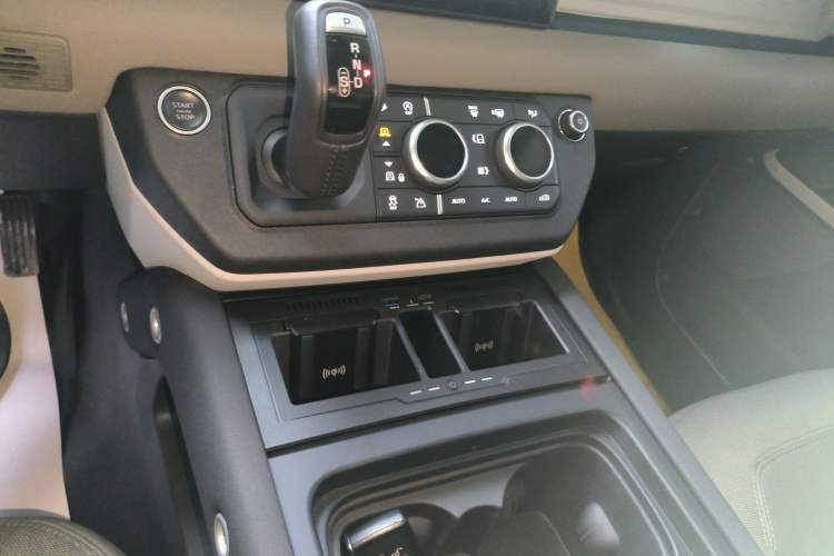 Used Land Rover Defender 2021 90 P400 Classic Reproduction Edition Gear Lever