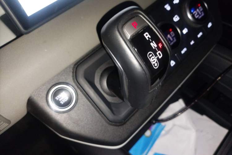 Used Land Rover Defender 2021 90 P400 Classic Reproduction Edition Gear Lever