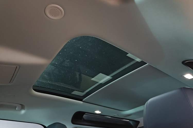Used Land Rover Defender 2021 90 P400 X-DYNAMIC S Headliner