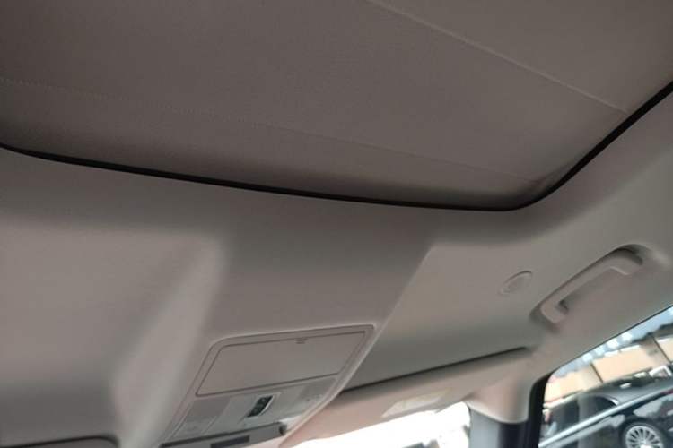 Used Land Rover Defender 2021 90 P400 Classic Reproduction Edition Headliner