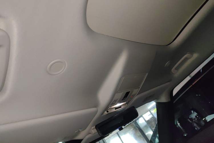 Used Land Rover Defender 2021 90 P400 Classic Reproduction Edition Headliner