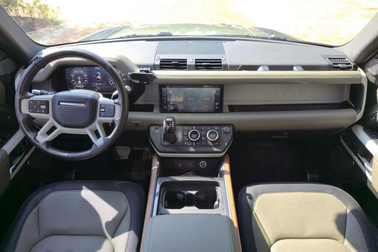 Used Land Rover Defender 2021 110 P400 X-DYNAMIC HSE Interior 1