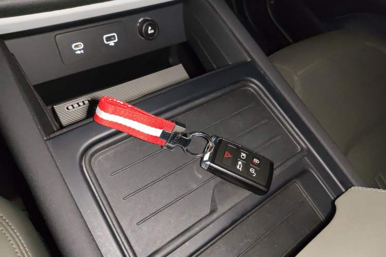 Used Land Rover Defender 2021 90 P400 Classic Reproduction Edition Interior 1