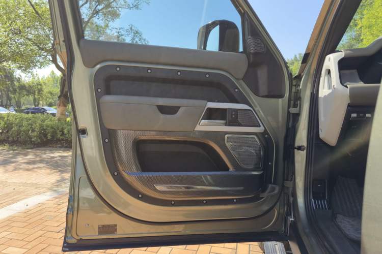 Used Land Rover Defender 2021 110 P400 X-DYNAMIC HSE Interior 11