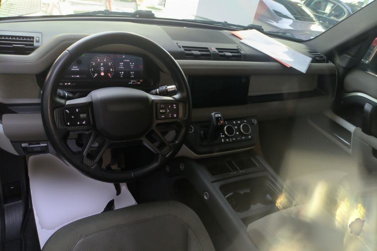 Used Land Rover Defender 2021 90 P400 Classic Reproduction Edition Interior 2
