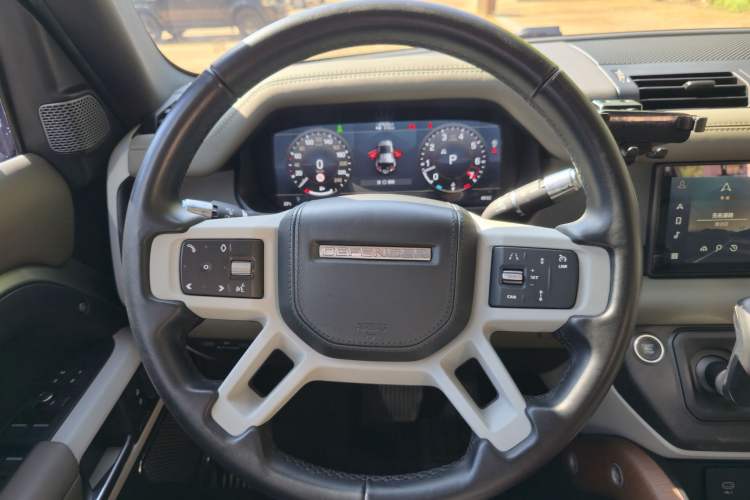 Used Land Rover Defender 2021 110 P400 X-DYNAMIC HSE Interior 2