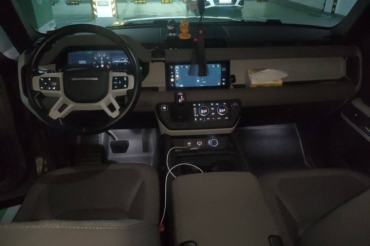 Used Land Rover Defender 2021 90 P400 Classic Reproduction Edition Interior 2