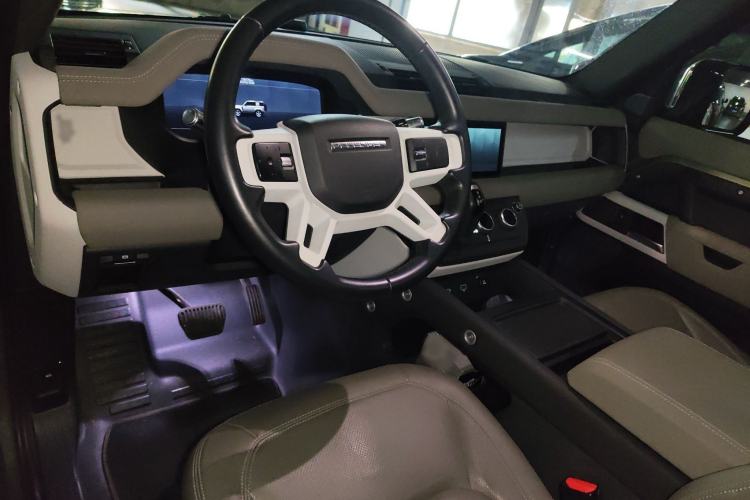 Used Land Rover Defender 2021 90 P400 Classic Reproduction Edition Interior 2