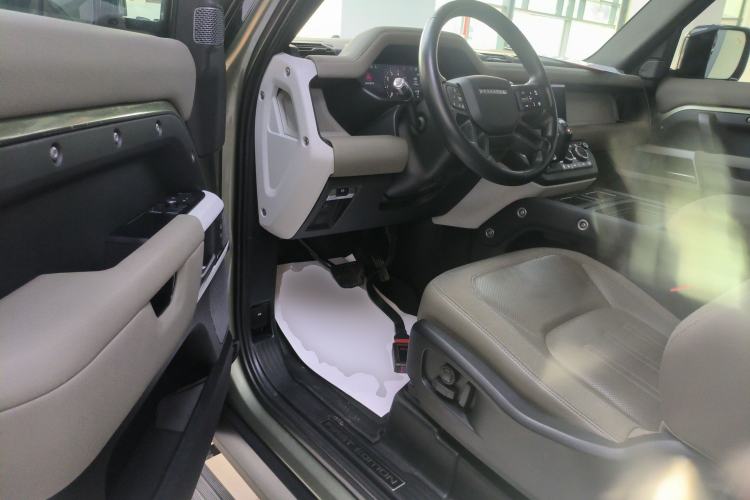Used Land Rover Defender 2021 90 P400 Classic Reproduction Edition Interior 3