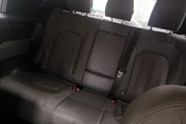 Used Land Rover Defender 2021 90 P400 Classic Reproduction Edition Interior 4