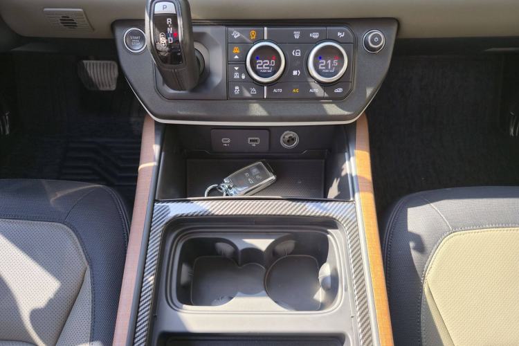 Used Land Rover Defender 2021 110 P400 X-DYNAMIC HSE Interior 4