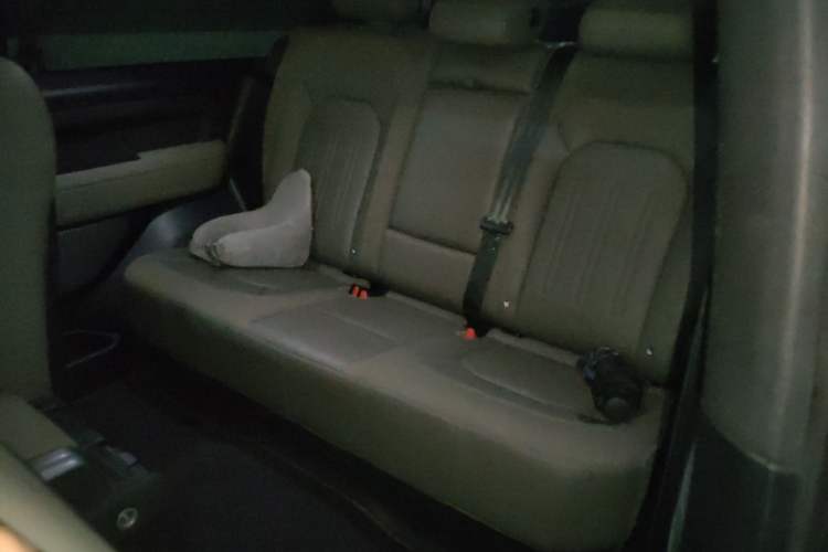 Used Land Rover Defender 2021 90 P400 Classic Reproduction Edition Interior 4