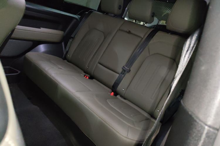 Used Land Rover Defender 2021 90 P400 Classic Reproduction Edition Interior 4