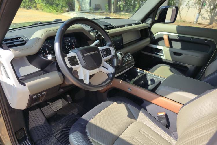Used Land Rover Defender 2021 110 P400 X-DYNAMIC HSE Interior 6