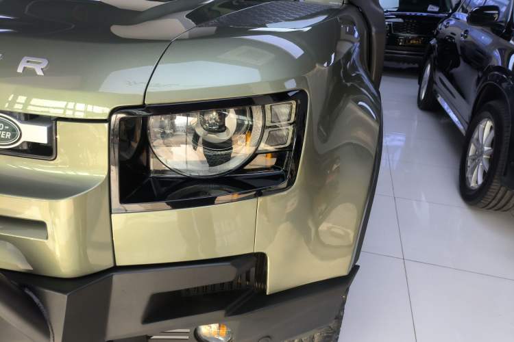 Used Land Rover Defender 2021 90 P400 Classic Reproduction Edition Left Front Headlight