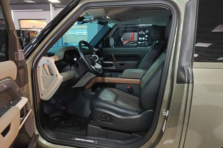 Used Land Rover Defender 2021 90 P400 X-DYNAMIC S Left Front Seat