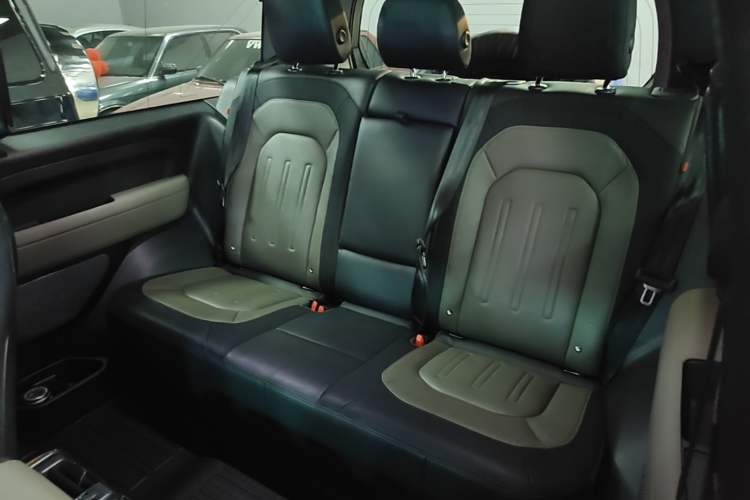 Used Land Rover Defender 2021 90 P400 X-DYNAMIC S Left Rear Seat