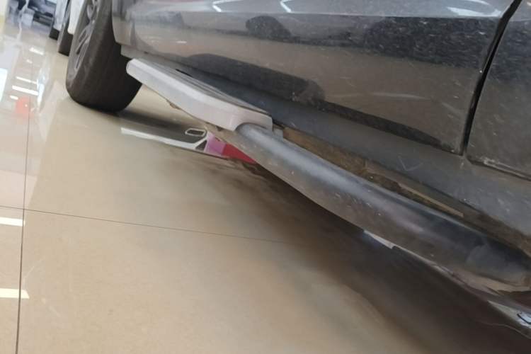 Used Land Rover Defender 2021 90 P400 X-DYNAMIC S Left Side Sill