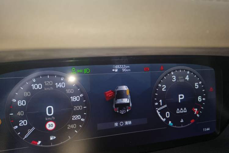 Used Land Rover Defender 2021 90 P400 Classic Reproduction Edition Odometer Close Up