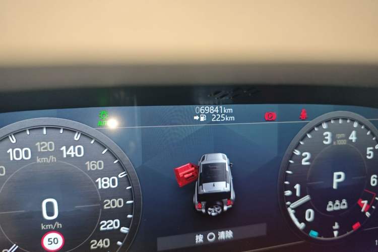 Used Land Rover Defender 2021 90 P400 Classic Reproduction Edition Odometer Close Up