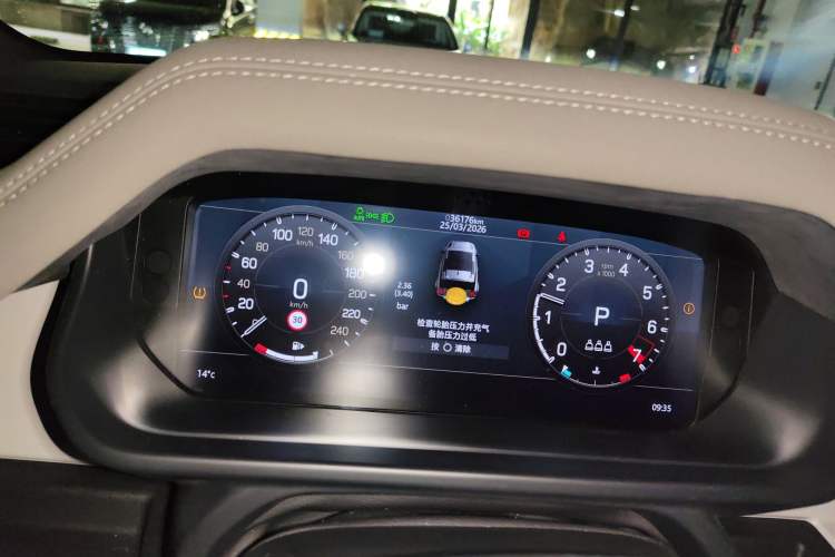 Used Land Rover Defender 2021 90 P400 Classic Reproduction Edition Odometer Close Up