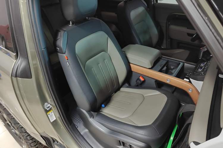 Used Land Rover Defender 2021 90 P400 X-DYNAMIC S Right Front Seat