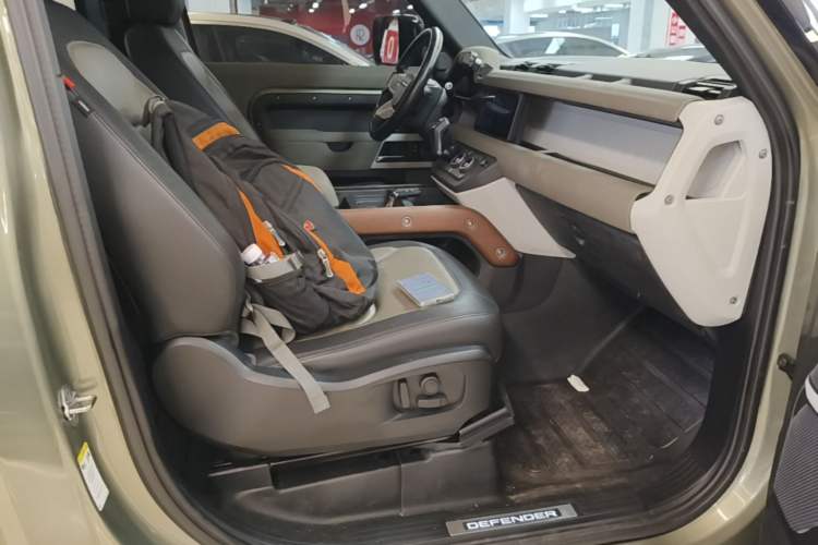 Used Land Rover Defender 2021 90 P400 X-DYNAMIC S Right Front Seat