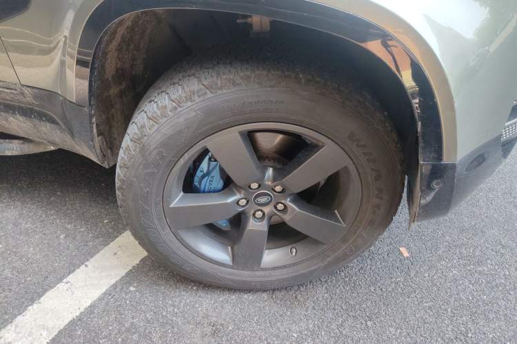 Used Land Rover Defender 2021 110 P400 X-DYNAMIC HSE Right Front Wheel Hub